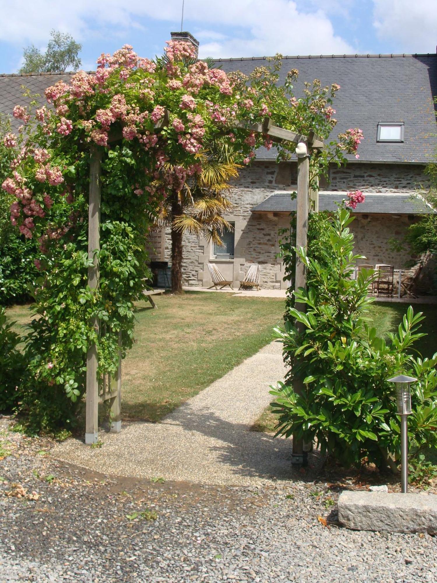 Gites Du Vieux Presbytere Baguer-Pican Kültér fotó